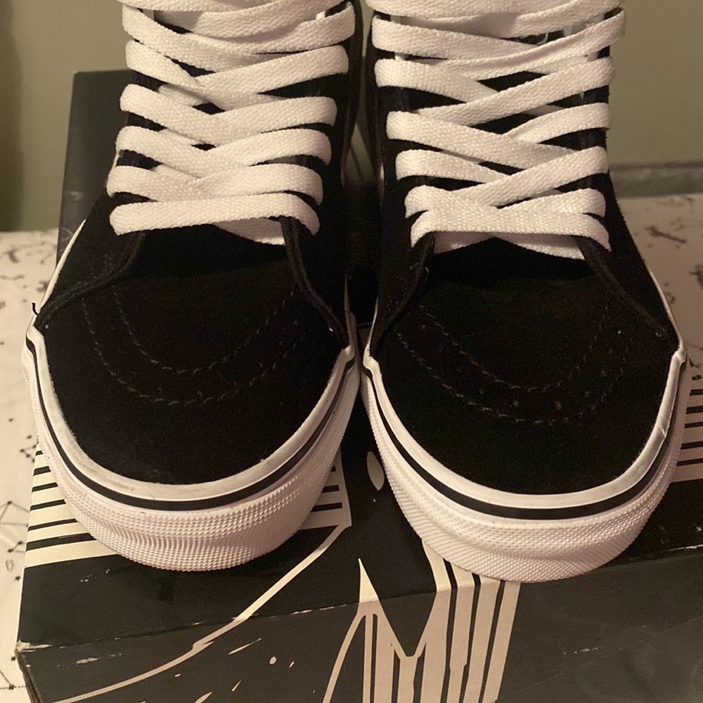 Nightmare Before Christmas x Vans Sk8-Hi Sneakers - Picture 4 of 6